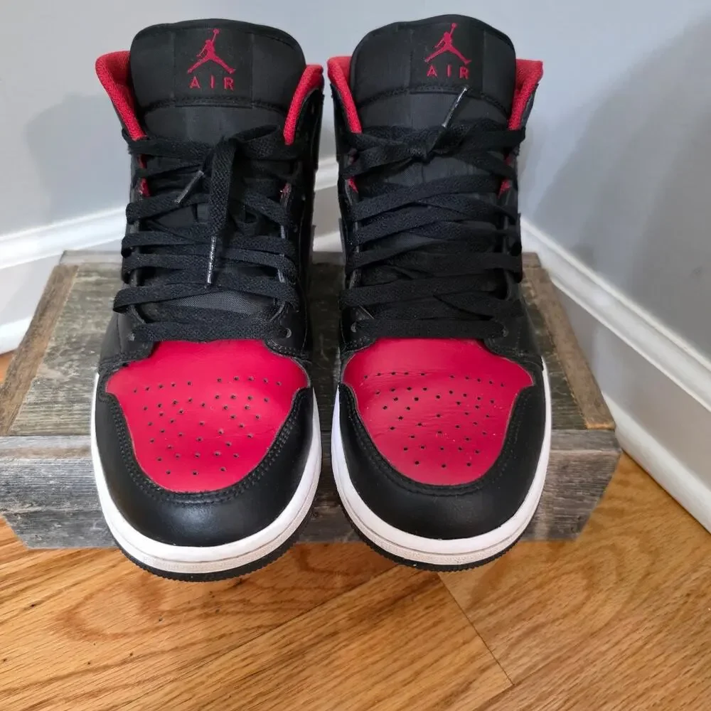 Nike Air Jordan 1 Mid Black Red Bred DQ8426-067 Men's Size 9 Sneaker
